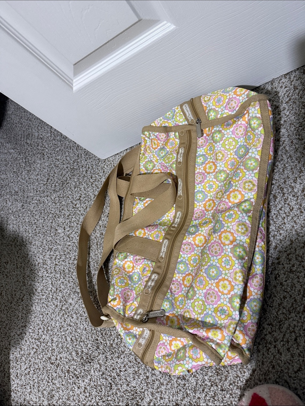 LeSportsac Floral Travel Duffel Bag in Tan and Pastel Floral - Picture 4 of 8
